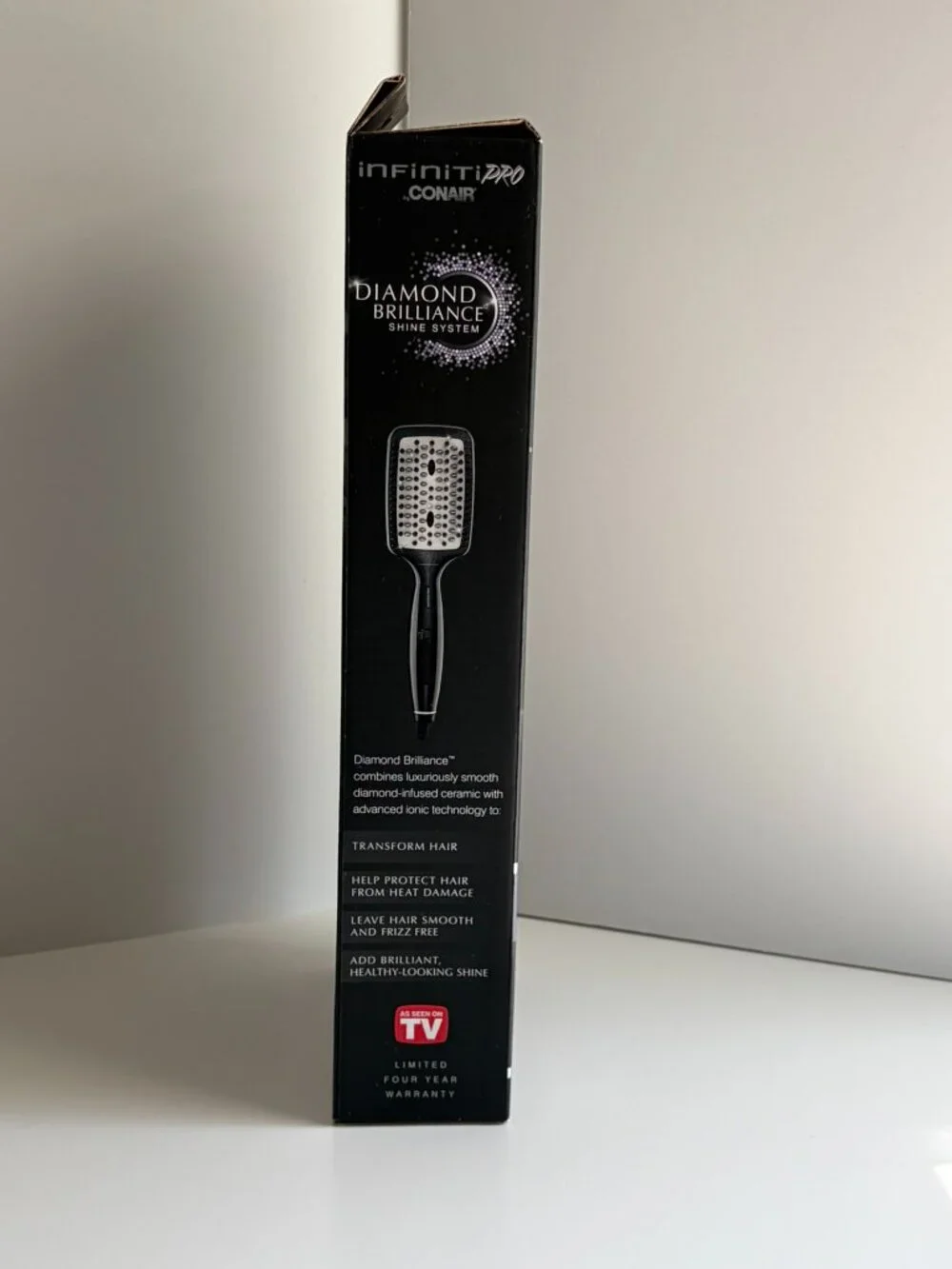 NIB Infiniti Pro by Conair Diamond Brilliance Ceramic Smoothing Hot Brush